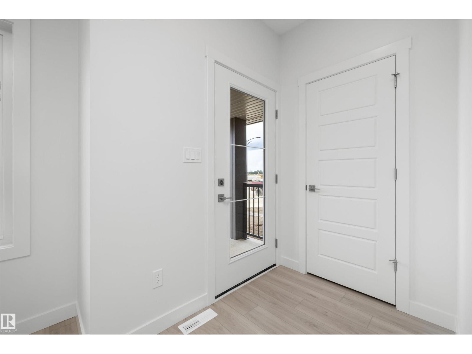 18709 18A AV NW
