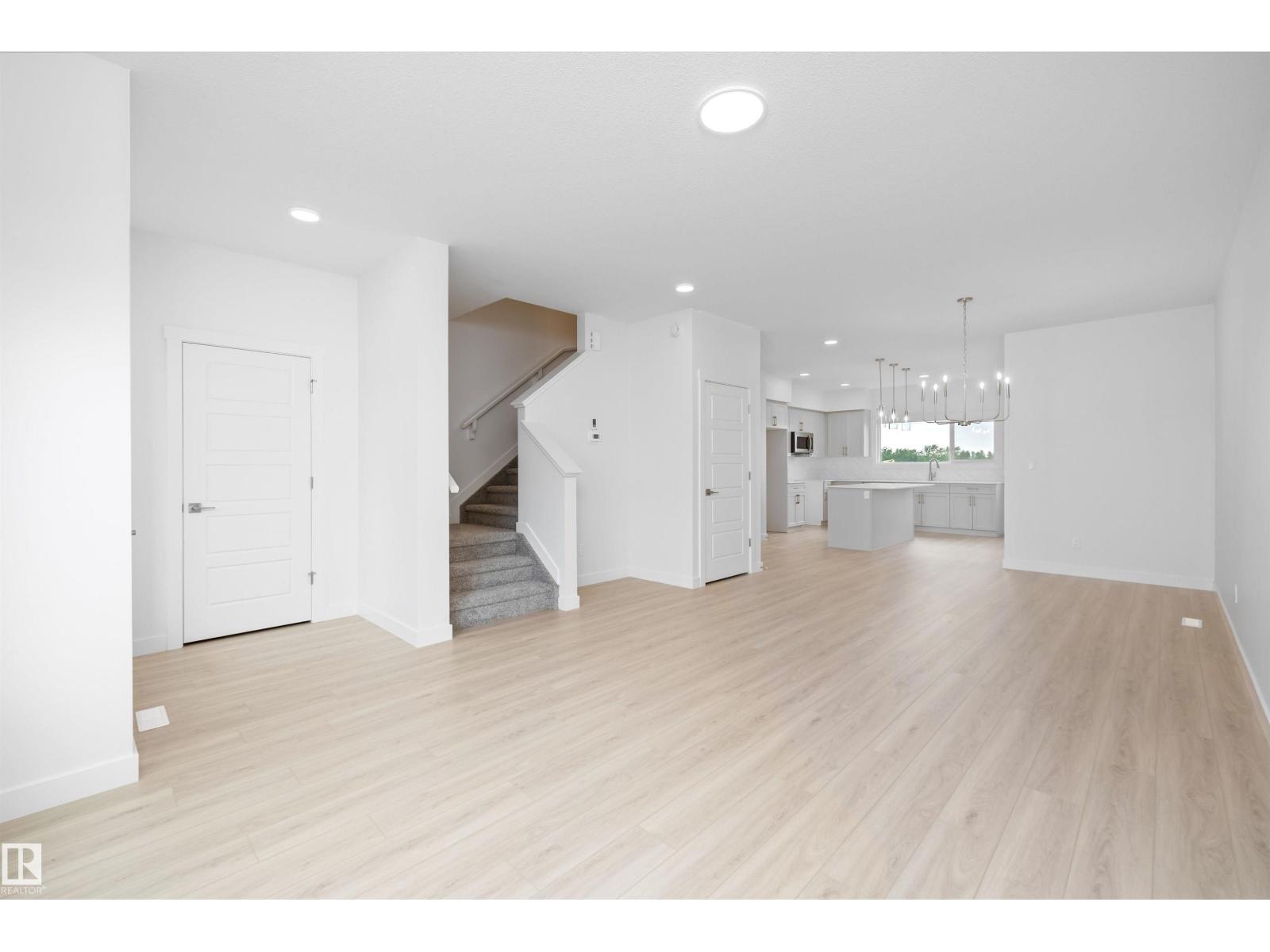 18709 18A AV NW
