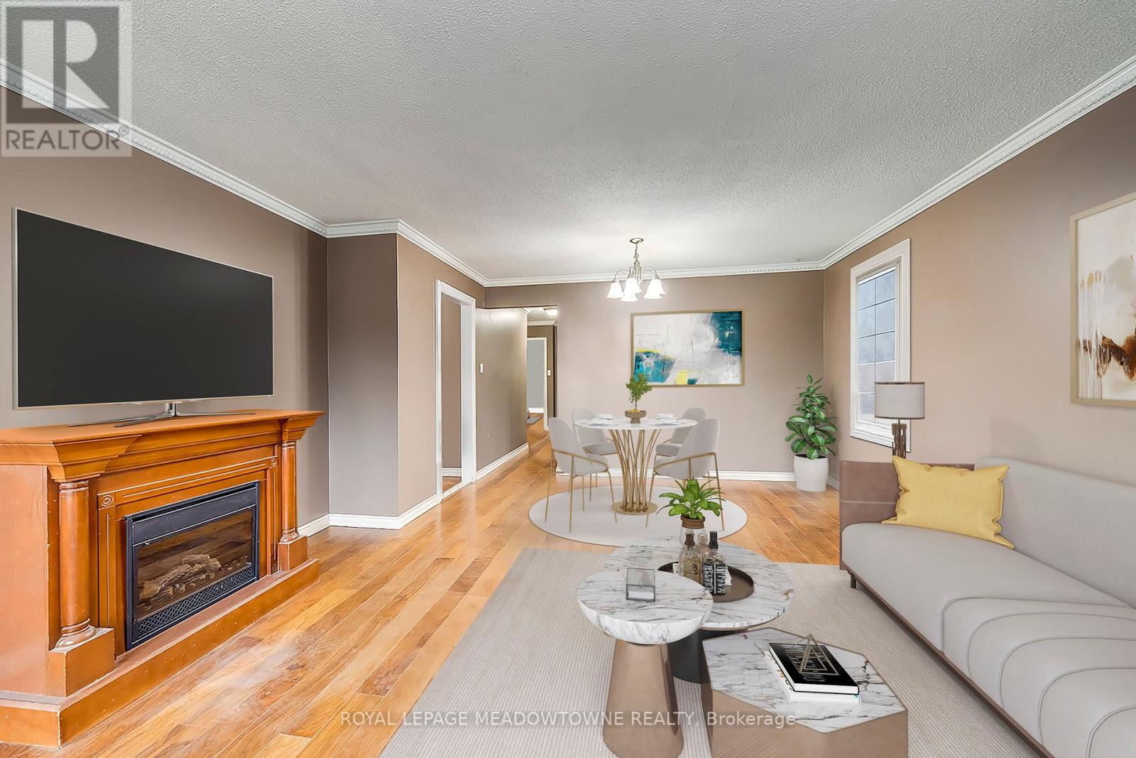 8 MIDHURST DRIVE