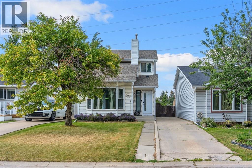 44 Strathclair Rise SW