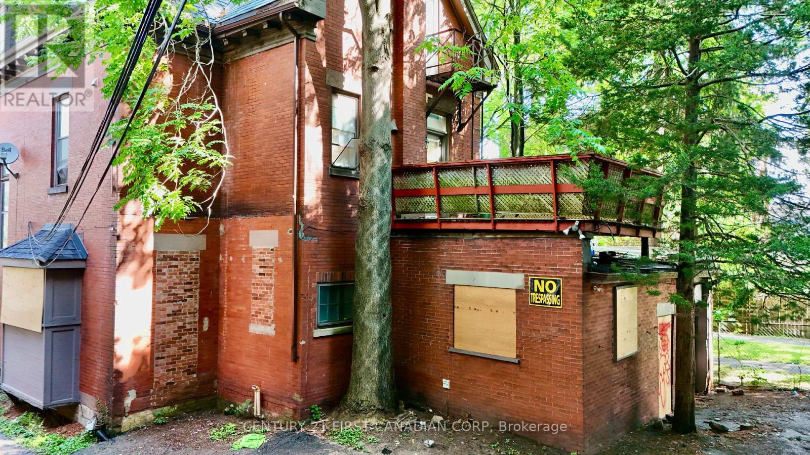 575 QUEENS AVENUE