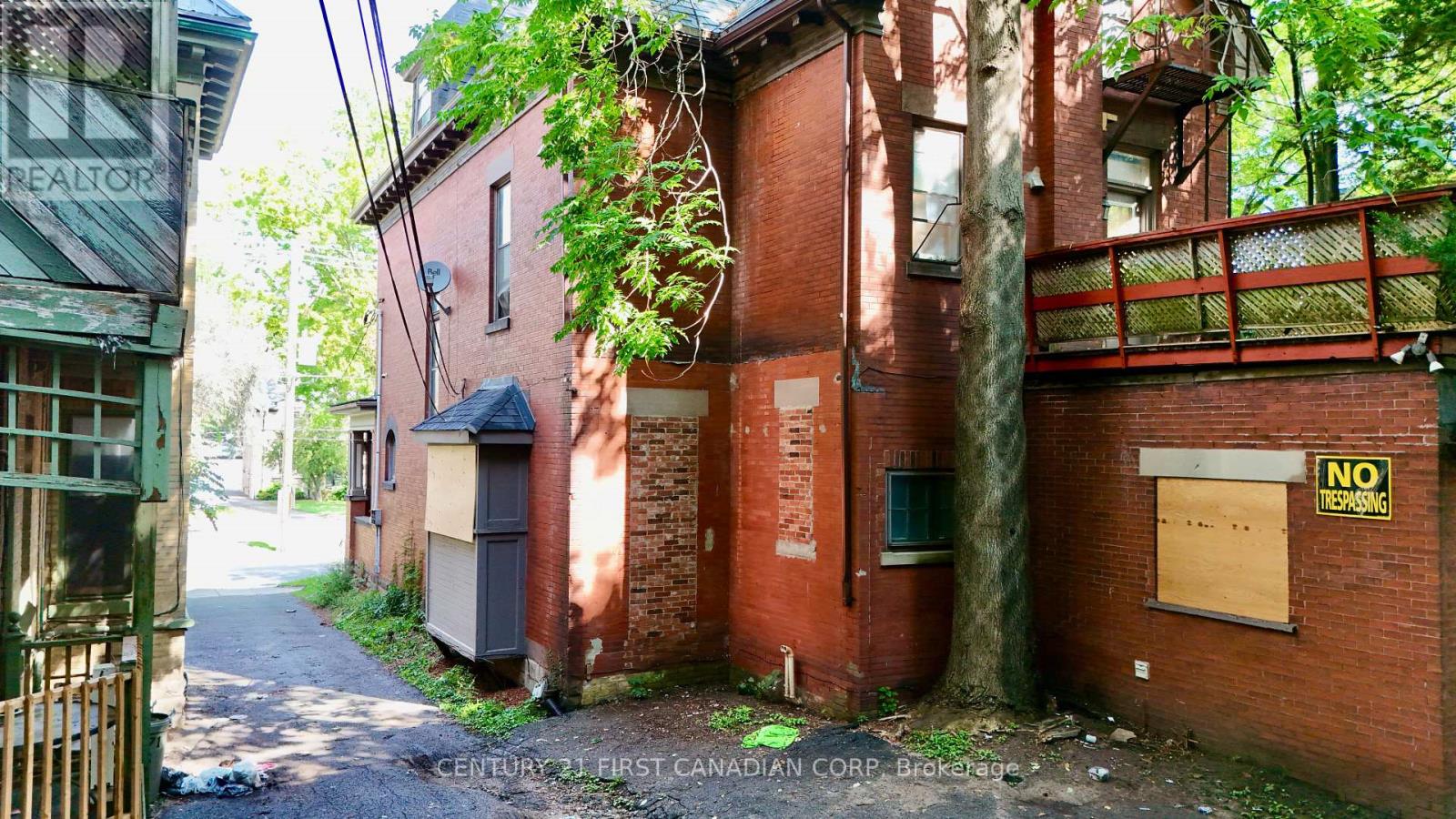 575 QUEENS AVENUE