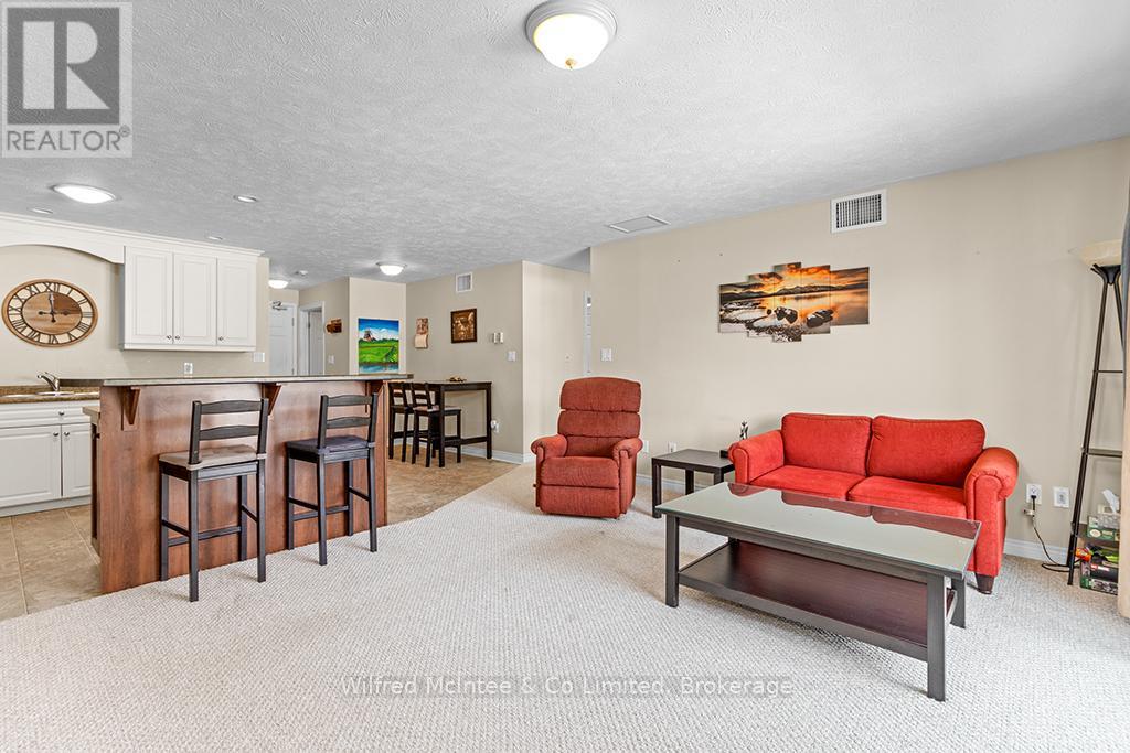 406 - 125 WILLIAM STREET N