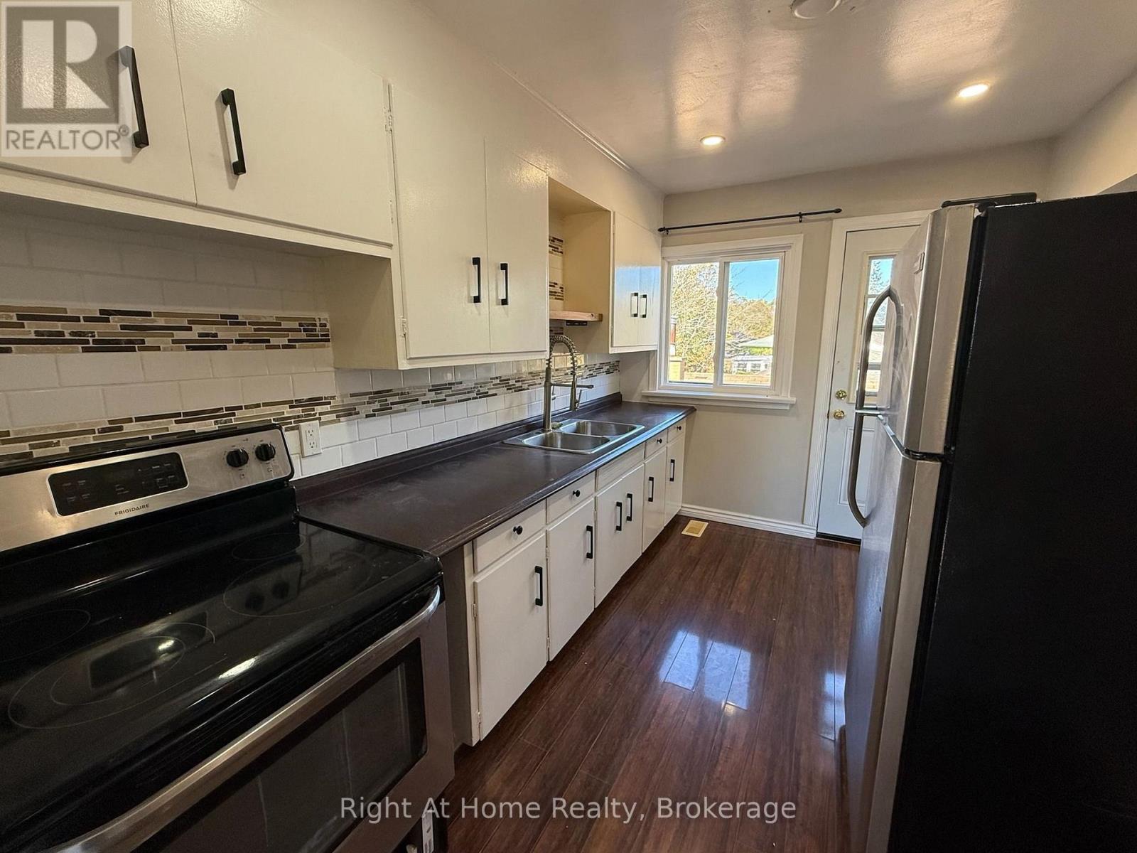 3 - 7 BALMORAL DRIVE