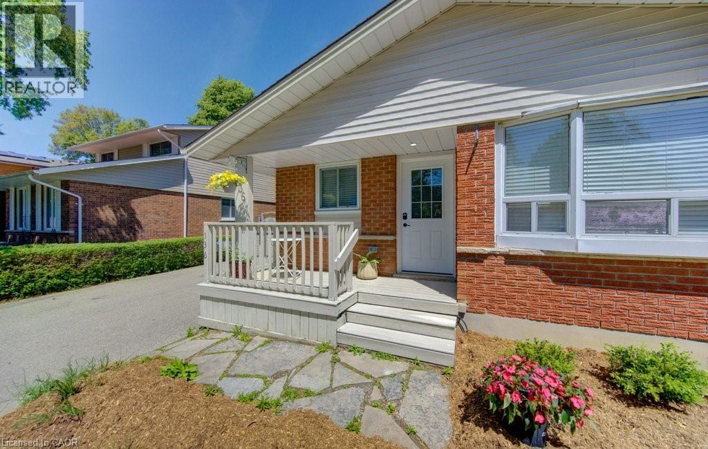 136 DUNSMERE Drive