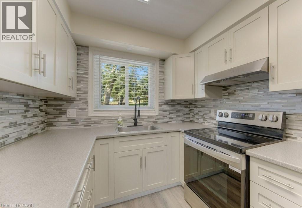 136 DUNSMERE Drive