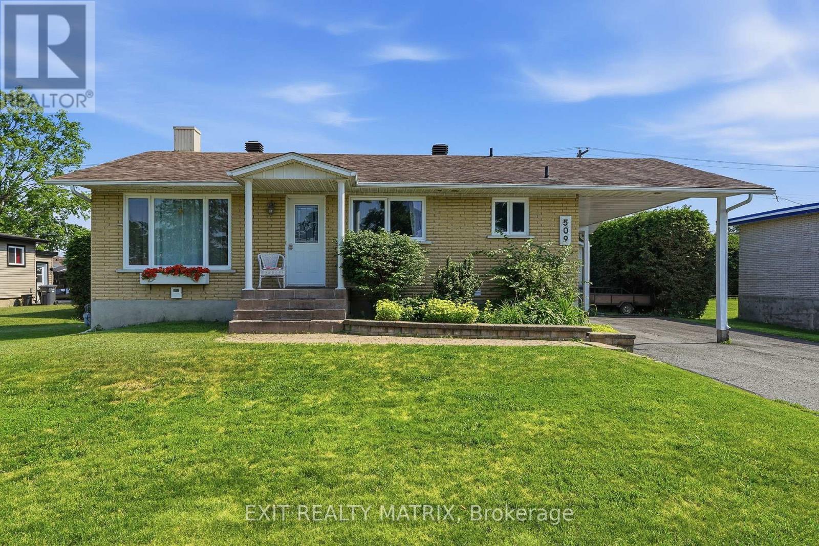 509 GHISLAIN STREET - Photo 2