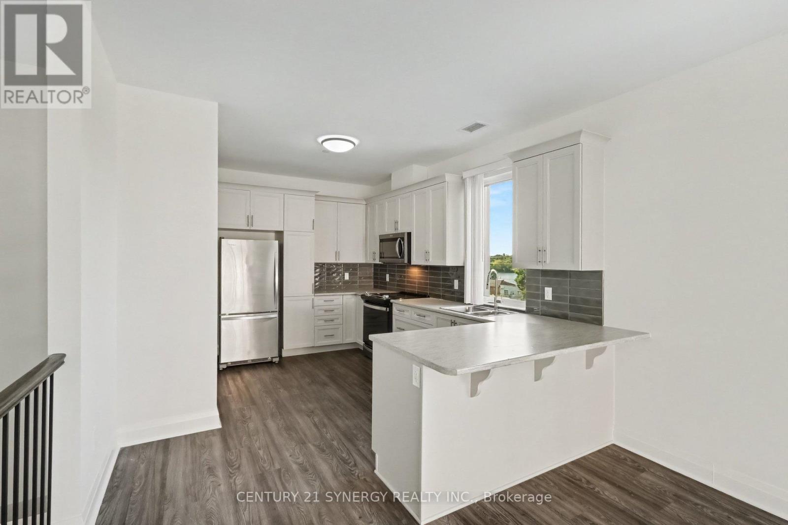 2E - 40 MCGILL STREET S