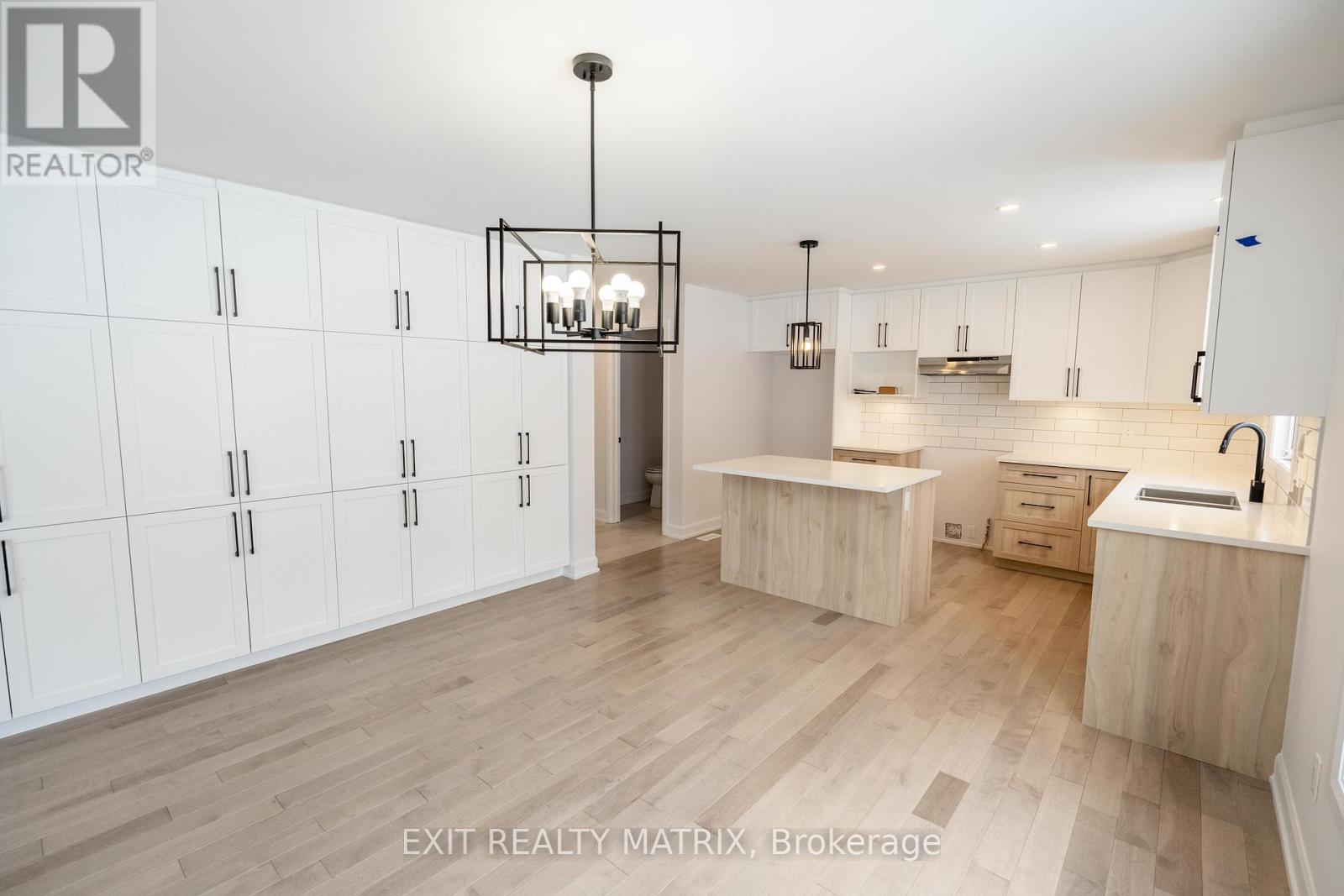 1408 CAROLINE COURT - Photo 2
