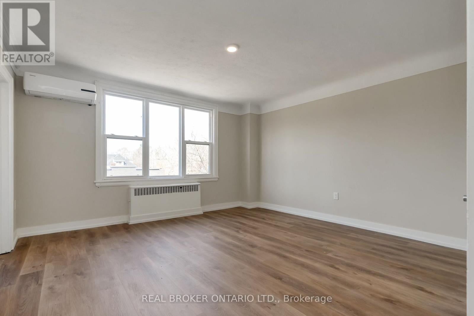903-909 MAIN STREET E