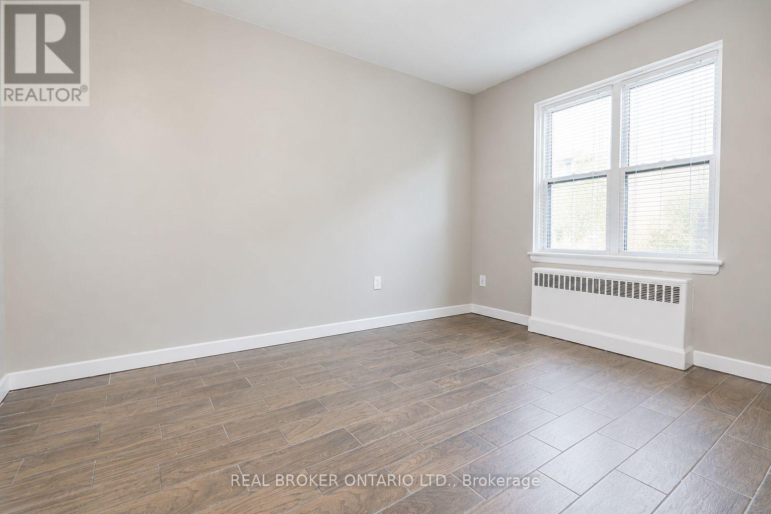 903-909 MAIN STREET E