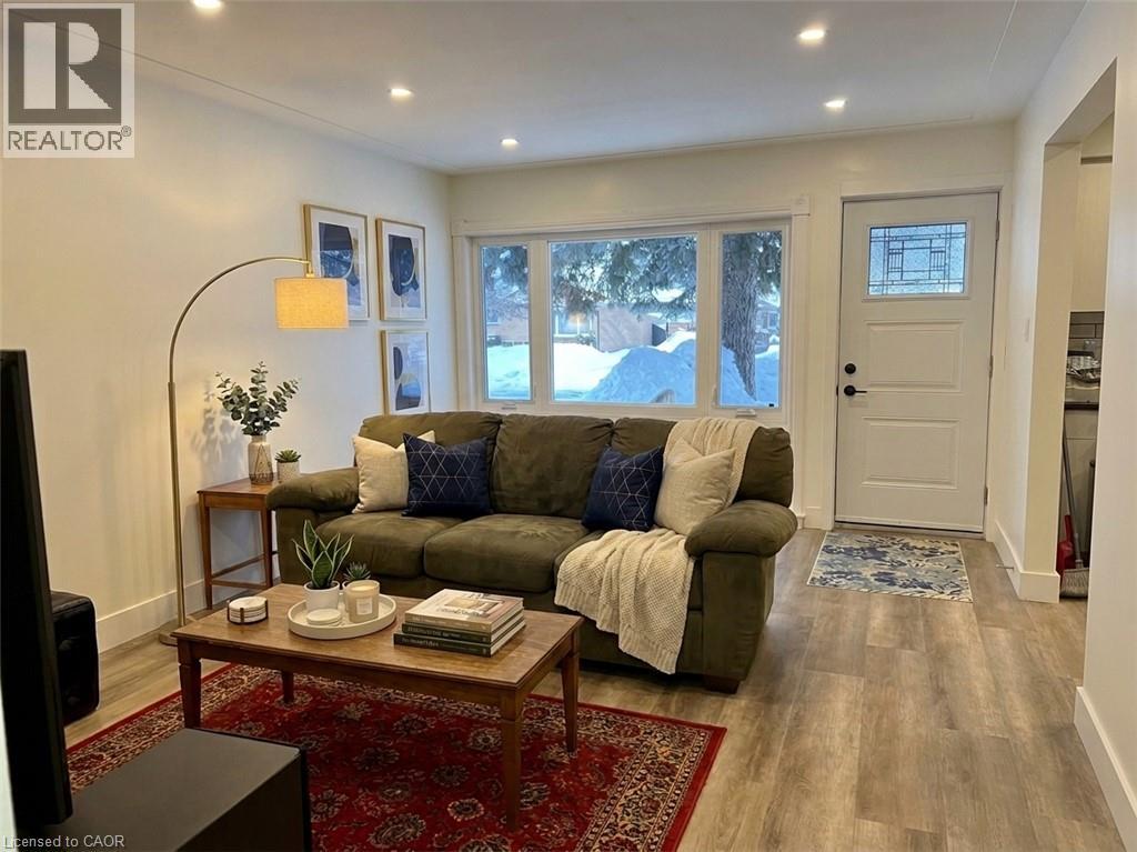 27 WINSLOW Drive