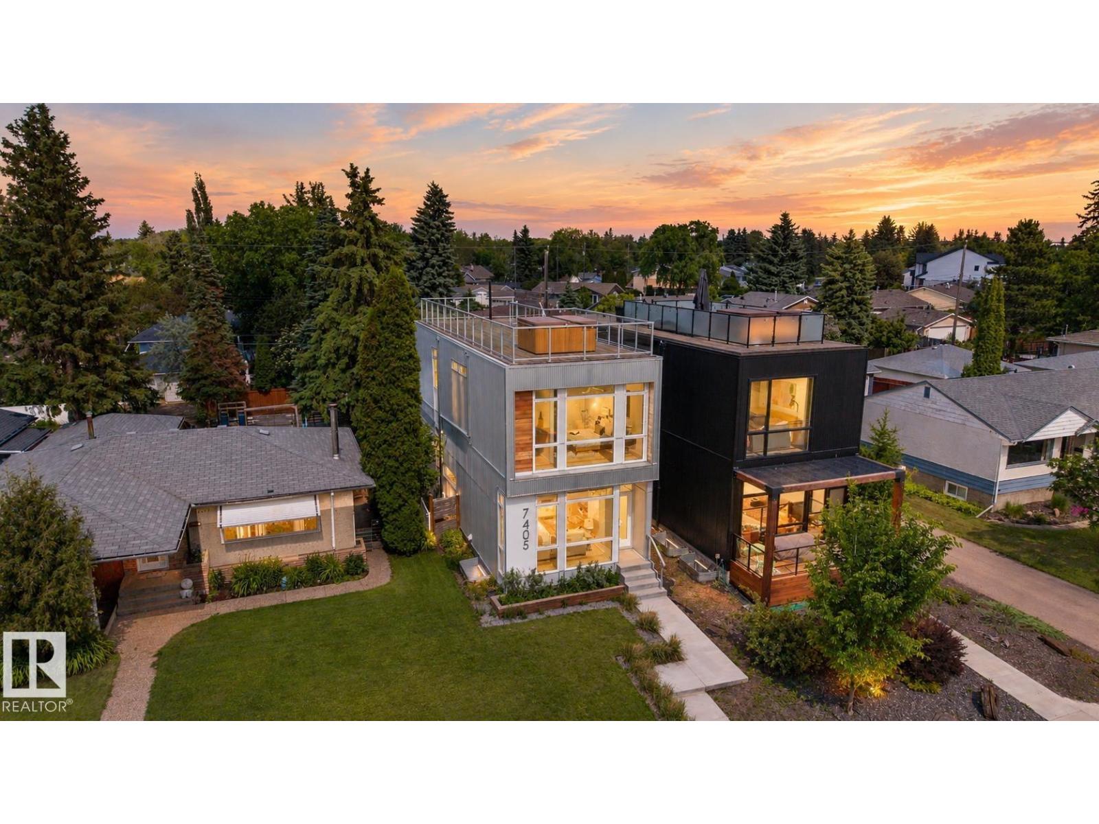 7405 89 ST NW