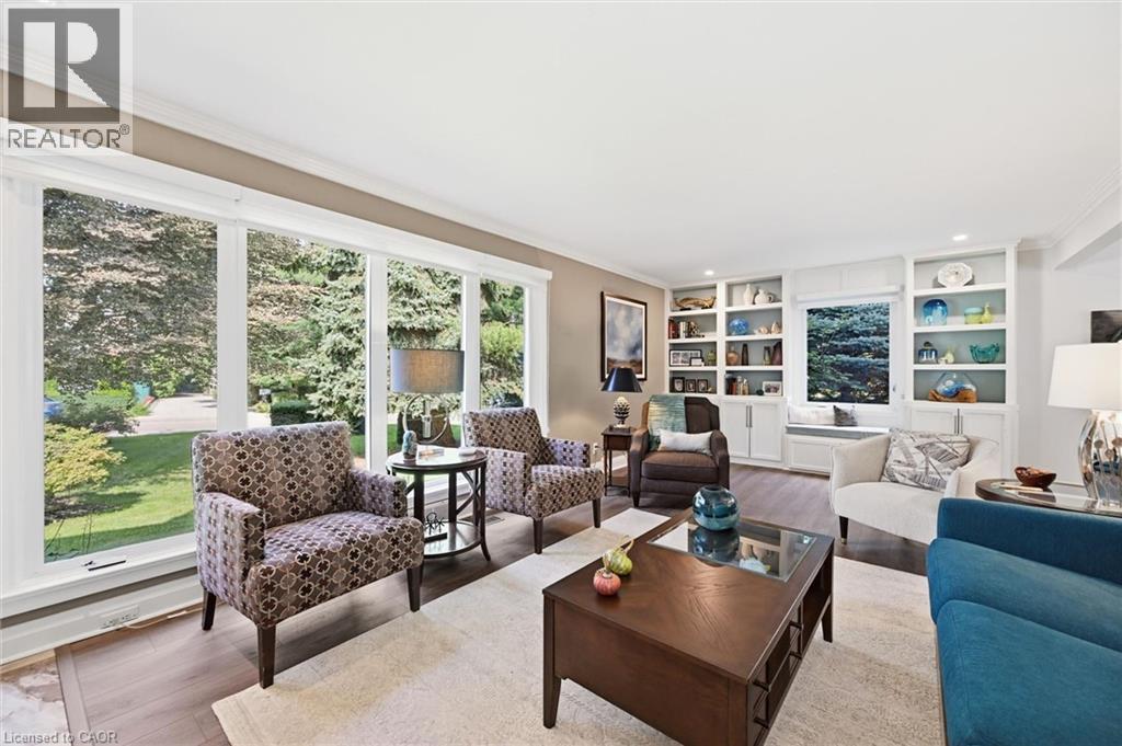 6 KERMAN Avenue