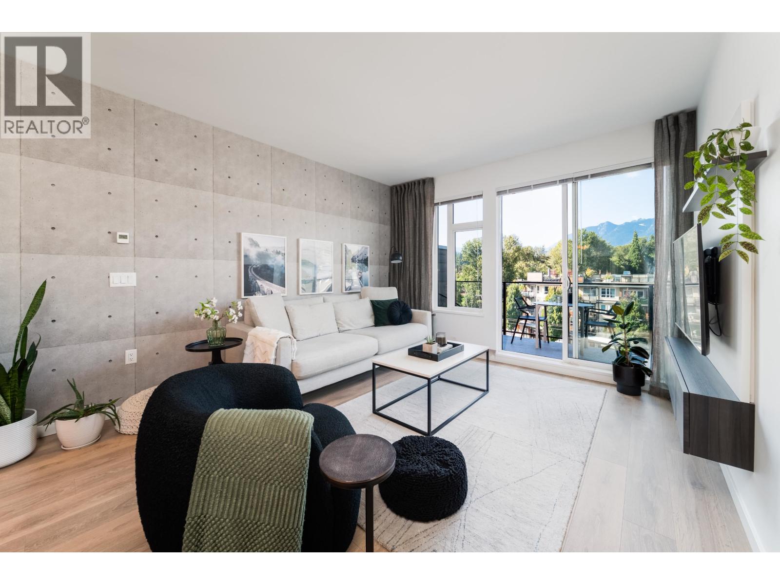 517 725 MARINE DRIVE