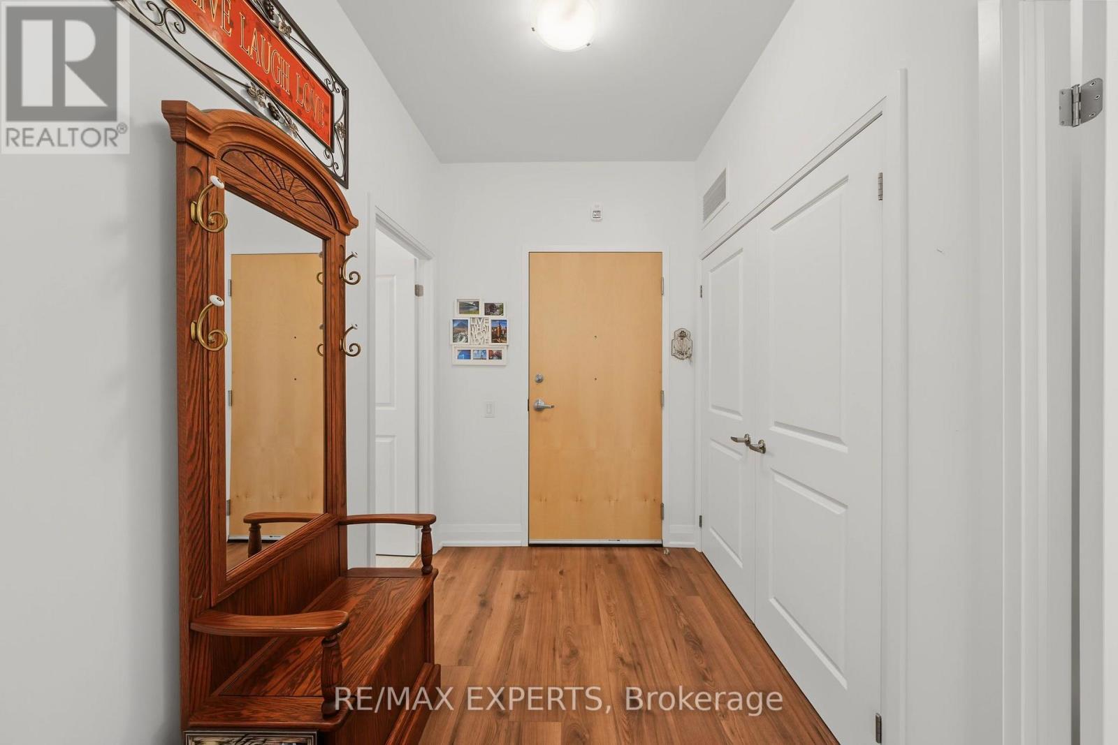 105 - 64 QUEEN STREET S