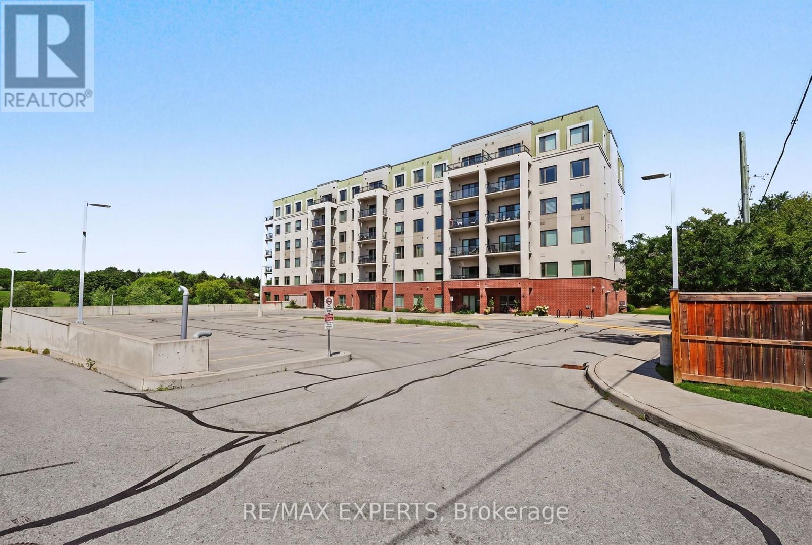 105 - 64 QUEEN STREET S