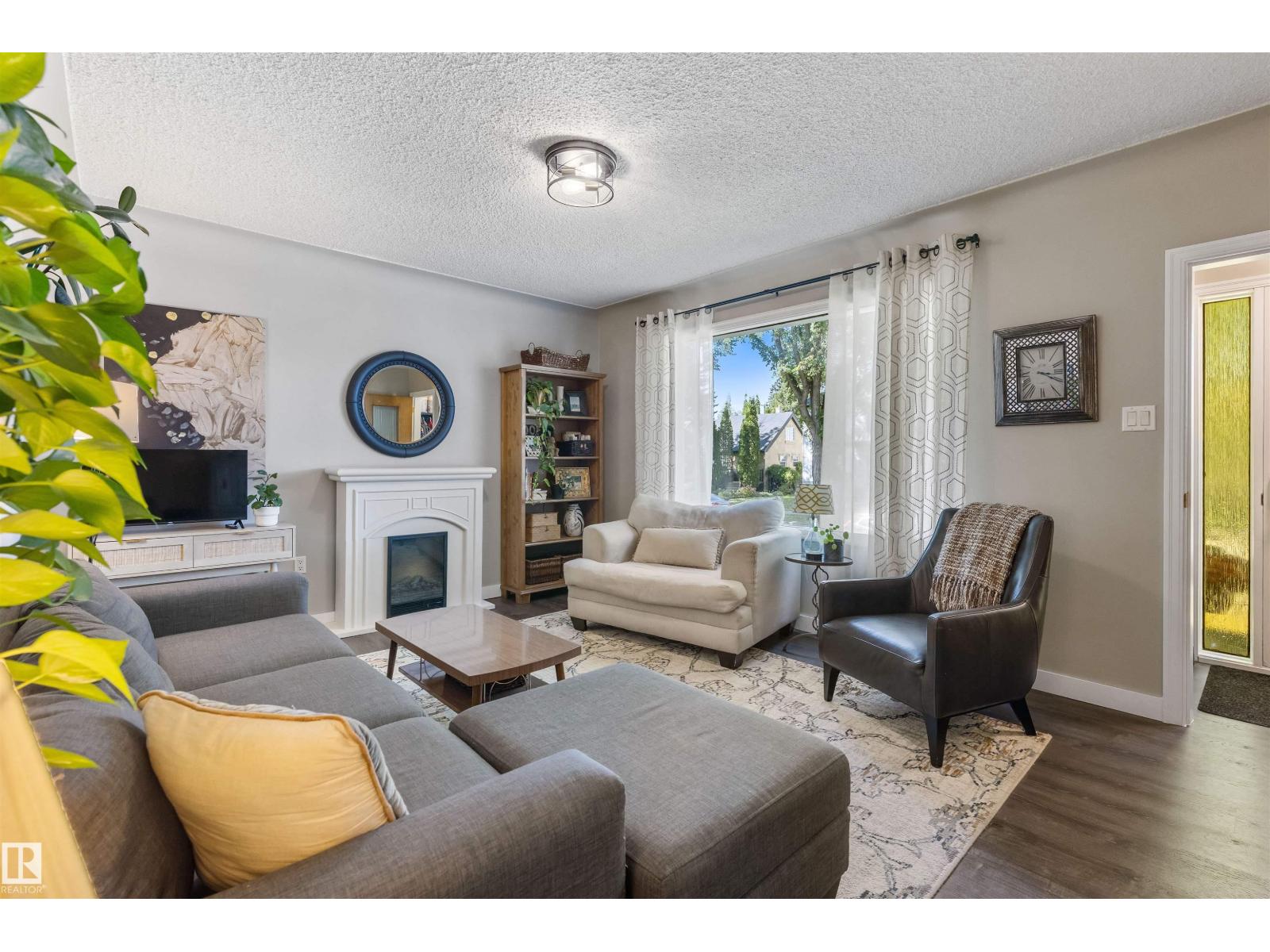 9715 71 AV NW