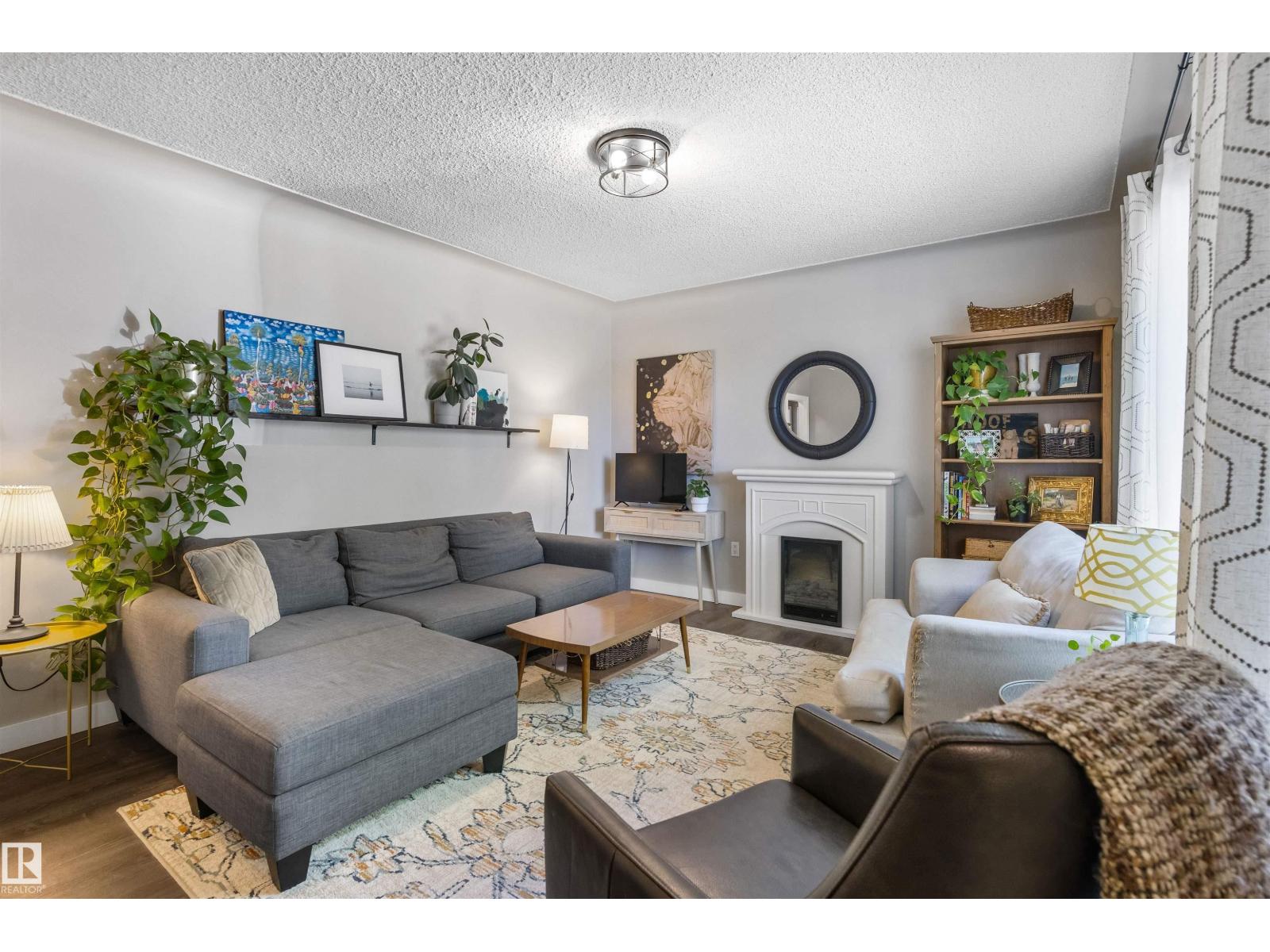 9715 71 AV NW