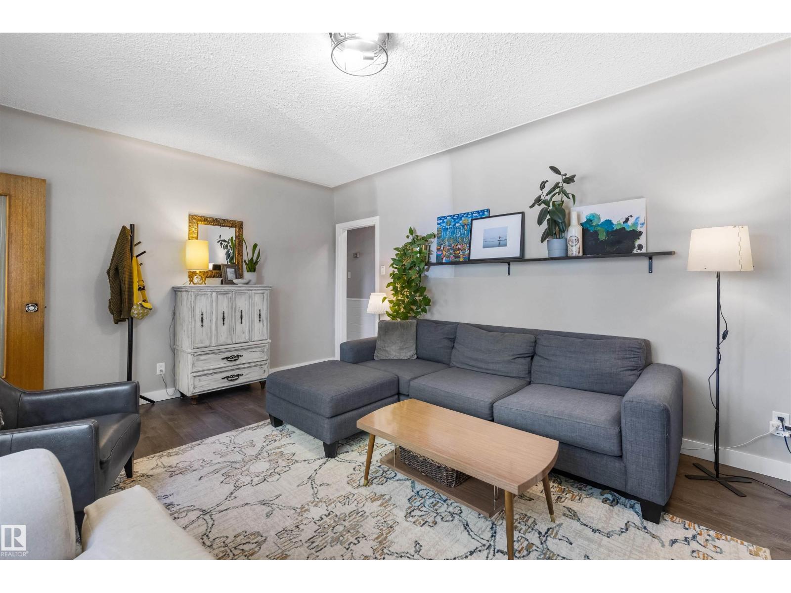 9715 71 AV NW