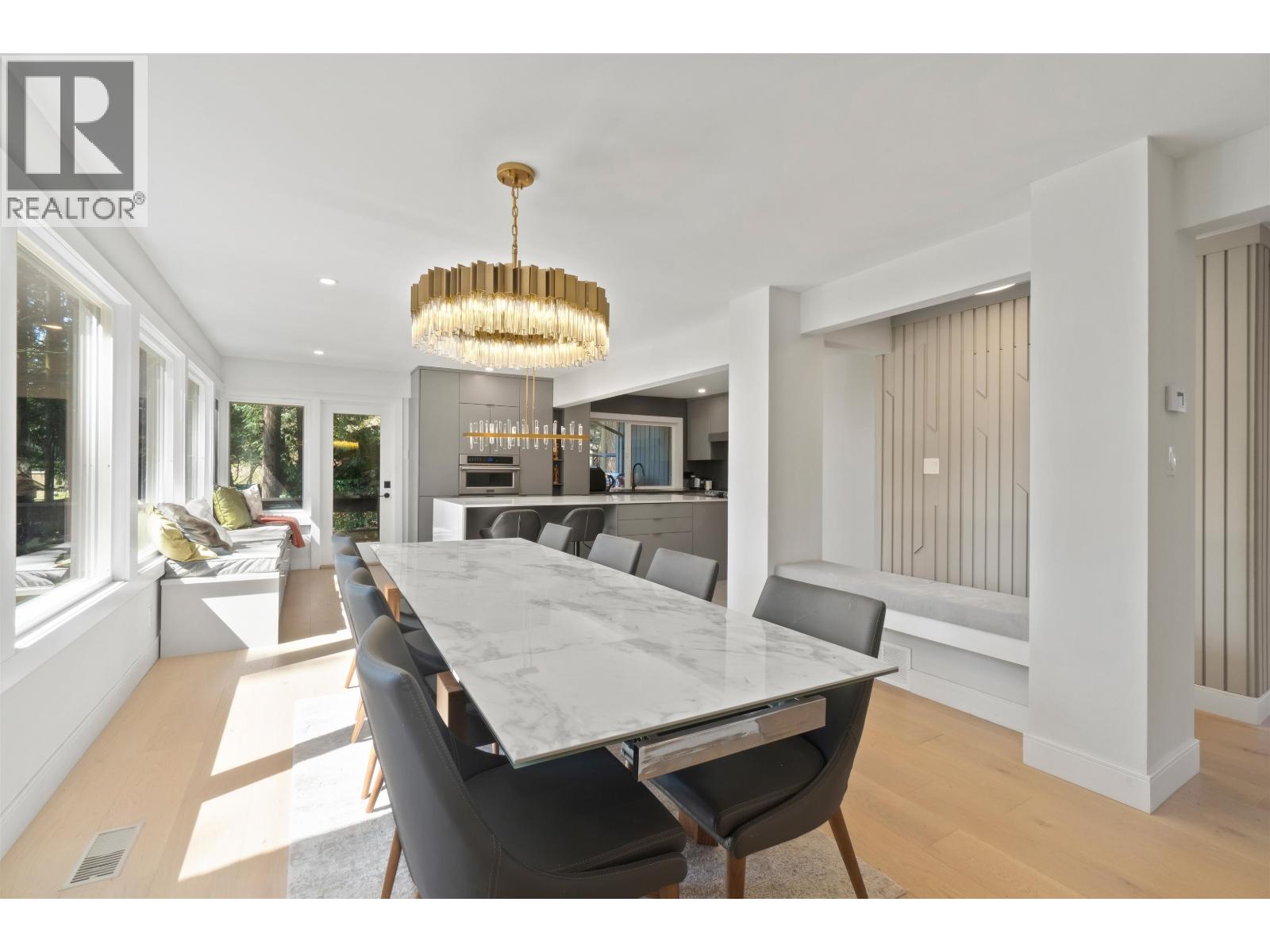615 E KINGS ROAD