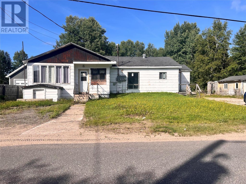 58 MONTAGNAIS ROAD