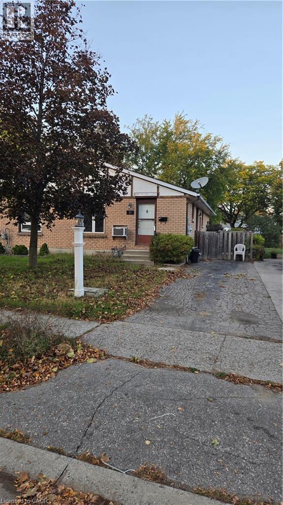 11 DEBBY Crescent