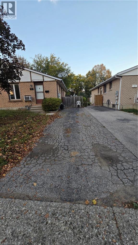 11 DEBBY Crescent