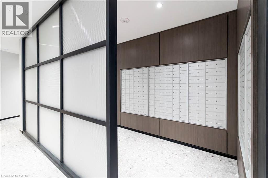 25 WELLINGTON Street S Unit# 3706