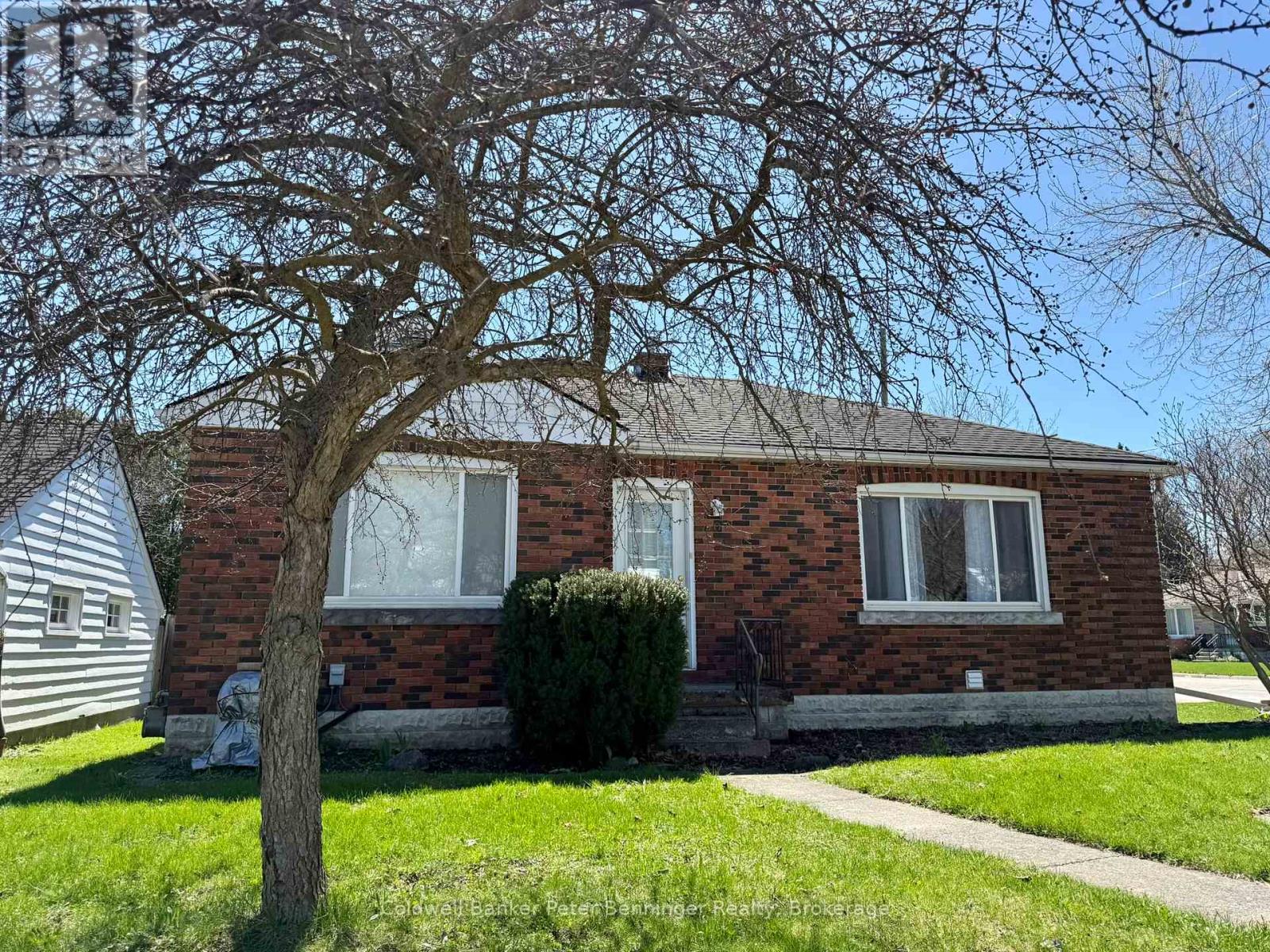 501 NAPIER STREET
