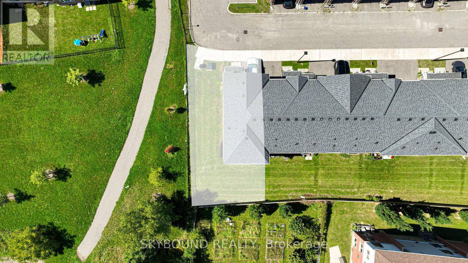 8 - 395 LINDEN DRIVE