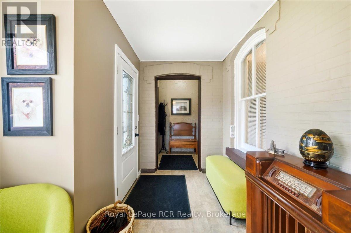 271 7TH STREET E