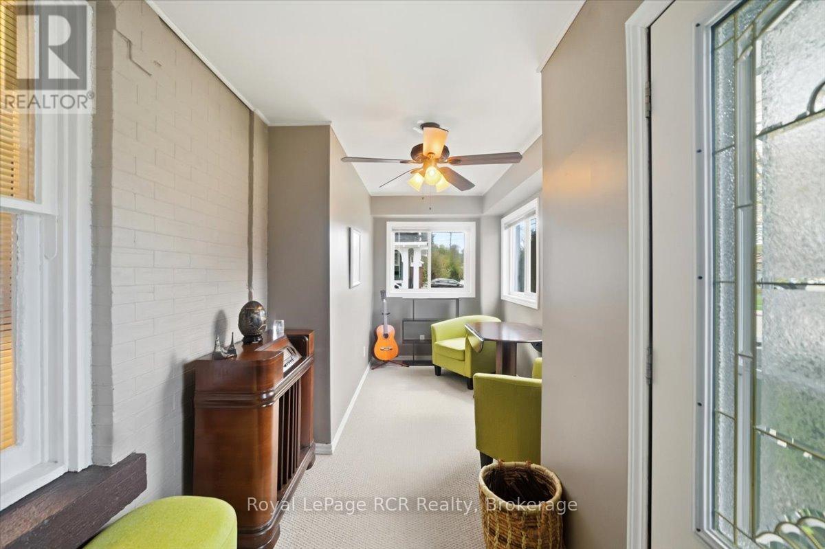 271 7TH STREET E