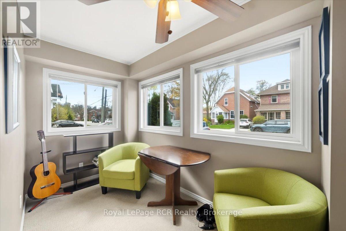 271 7TH STREET E