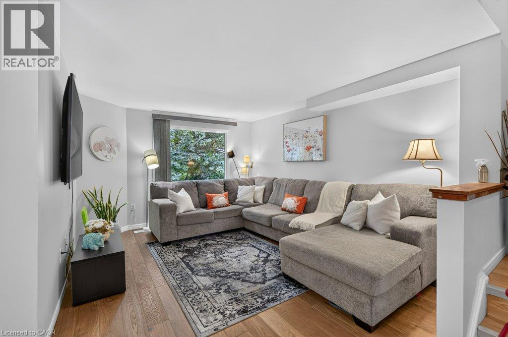 67 GRANDRIDGE Crescent