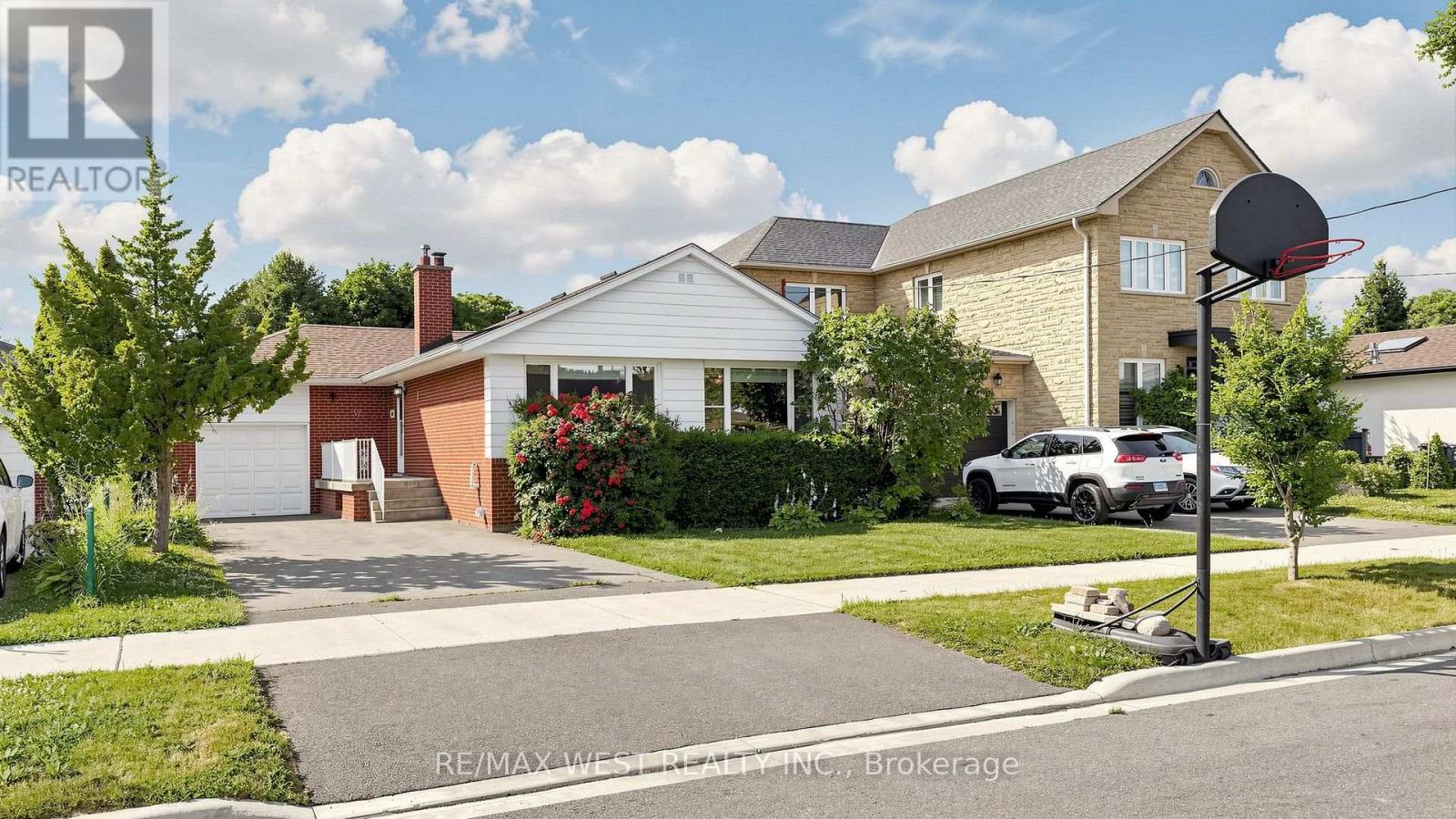 32 ALLONSIUS DRIVE