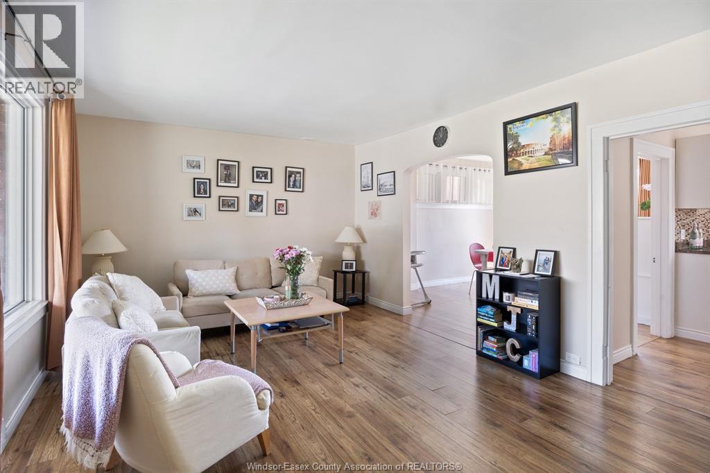 1118 LOUIS AVENUE