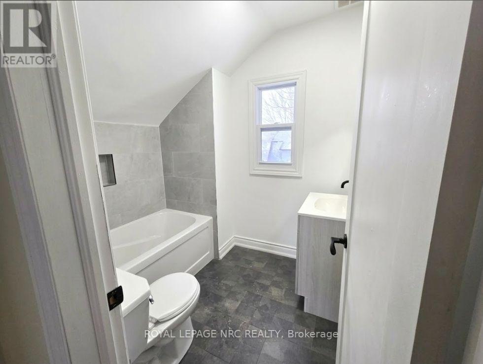 UNIT 2 - 129 DURHAM STREET