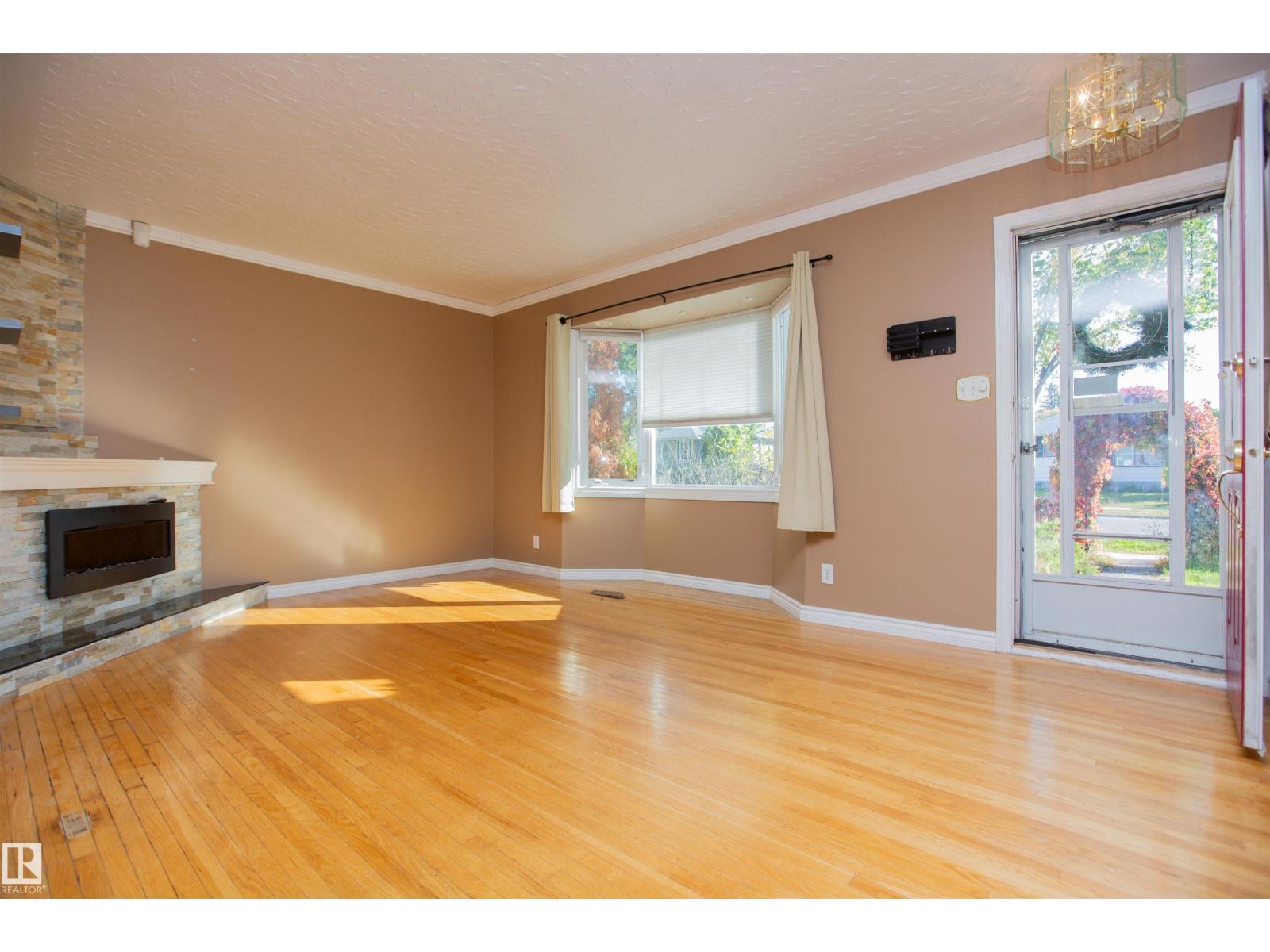 13032 120 ST NW NW