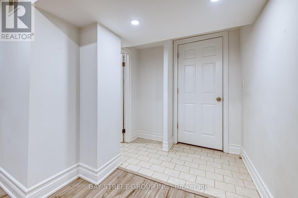 99 Cherrywood Dr, Newmarket (Bristol-London), ON 3