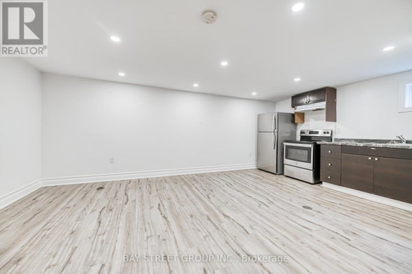 99 Cherrywood Dr, Newmarket (Bristol-London), ON 4