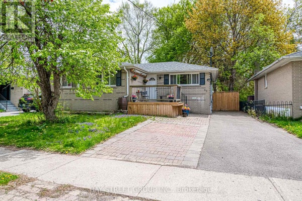 99 Cherrywood Dr, Newmarket (Bristol-London), ON 2