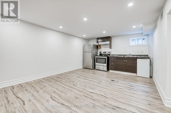 99 Cherrywood Dr, Newmarket (Bristol-London), ON 5