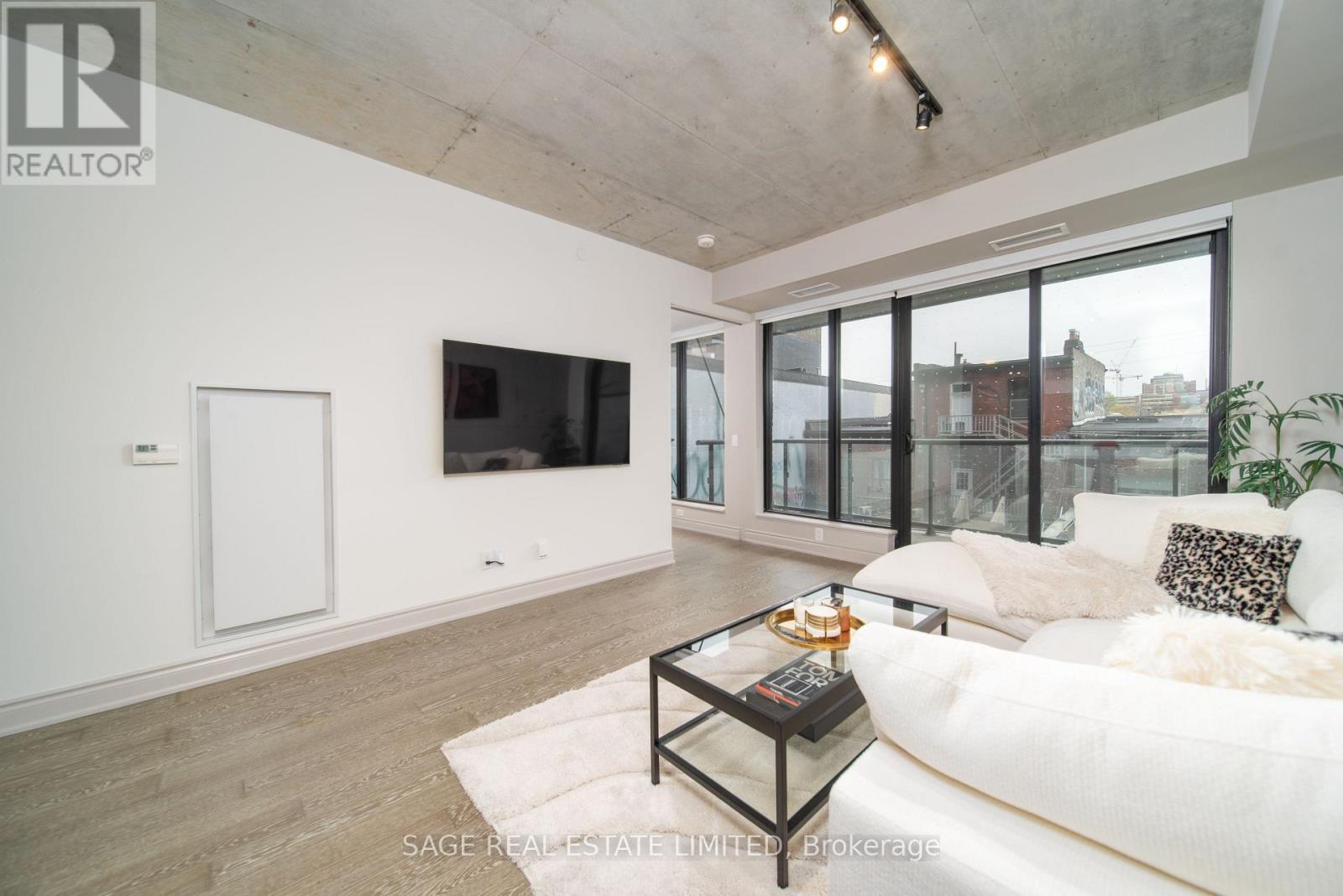 320 - 608 RICHMOND STREET W
