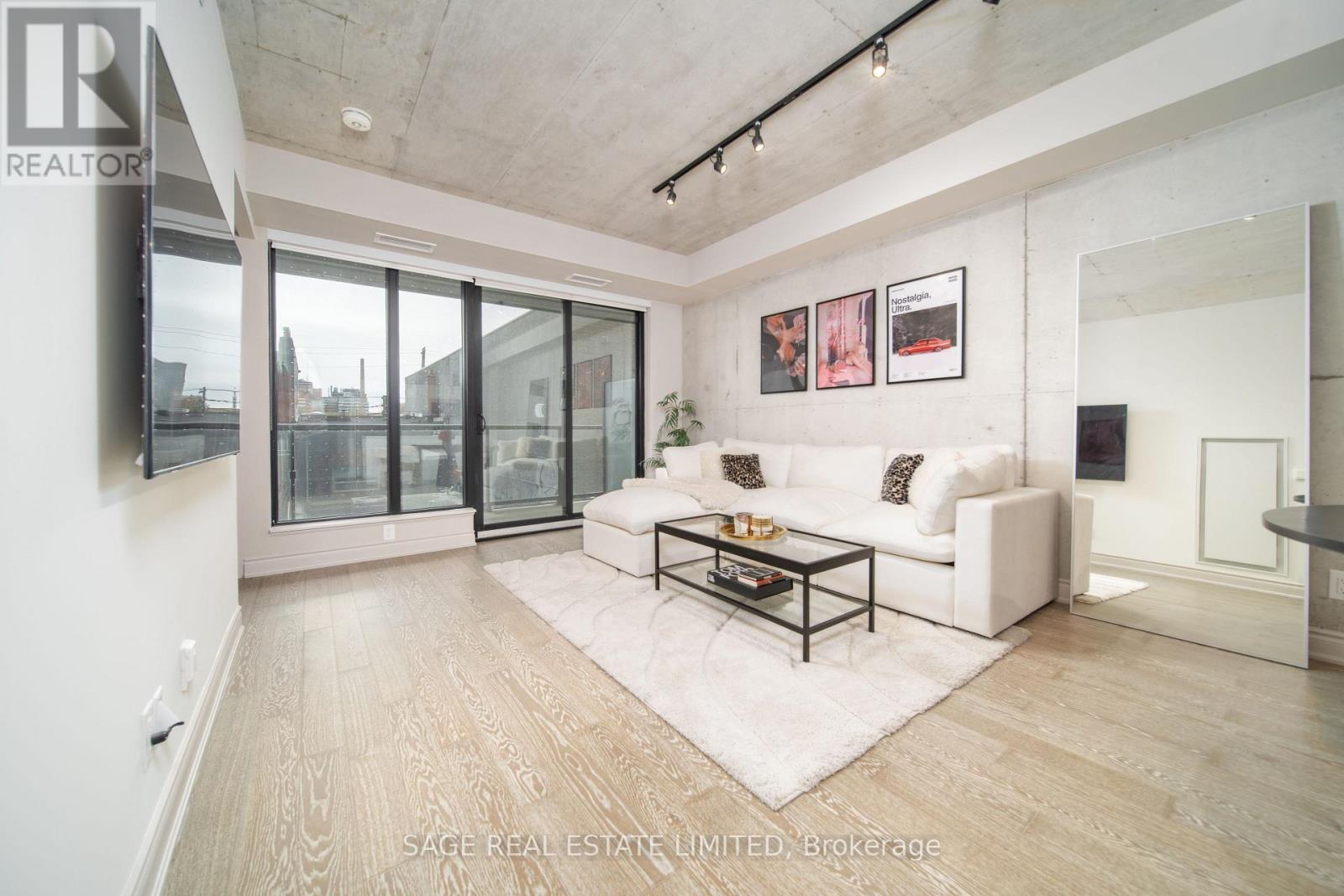 320 - 608 RICHMOND STREET W