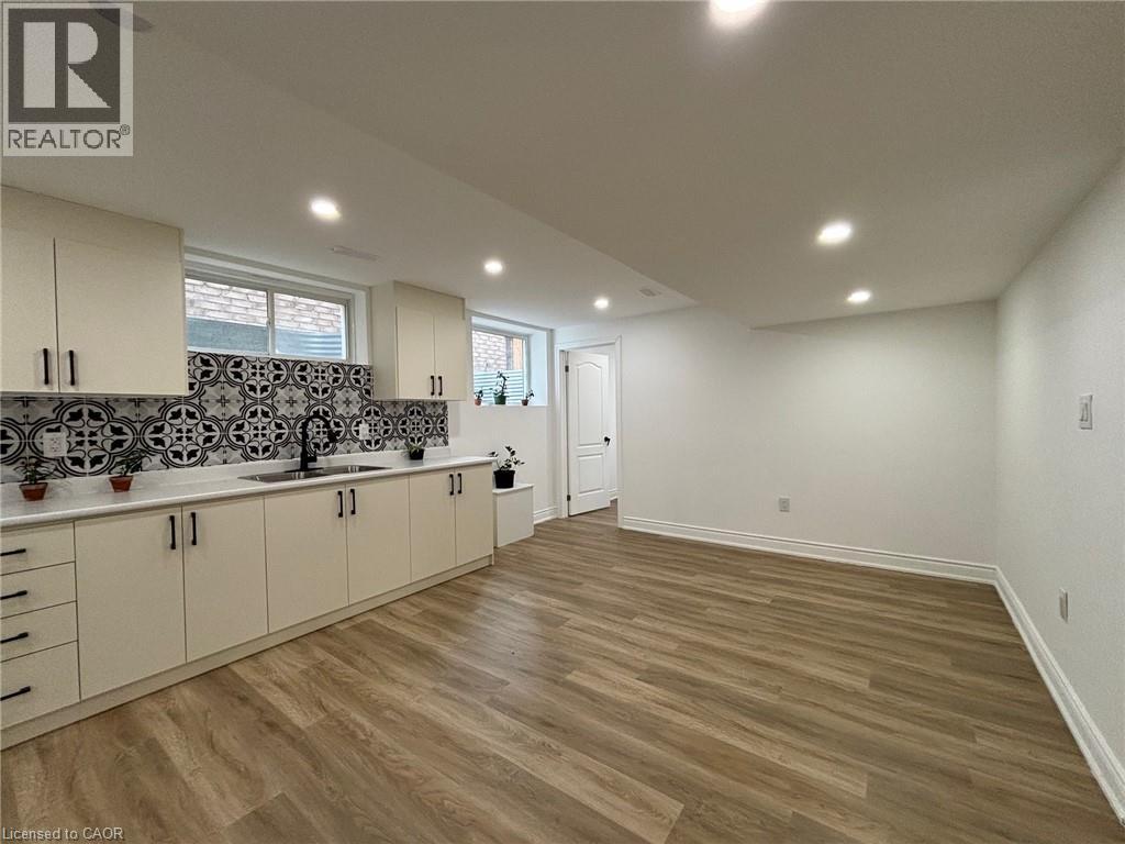 340 WATERVALE Crescent Unit# 2