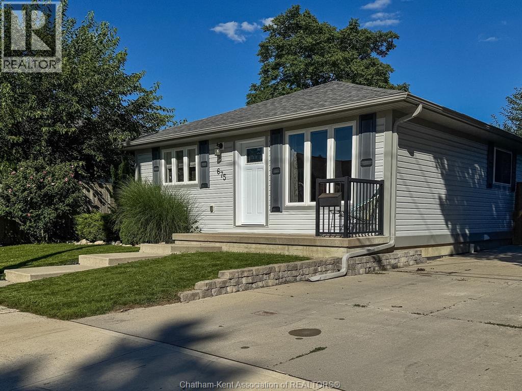 675 ALBERT STREET, WALLACEBURG, ON N8A 1Y8 - Image 2928141184.jpeg?d=l