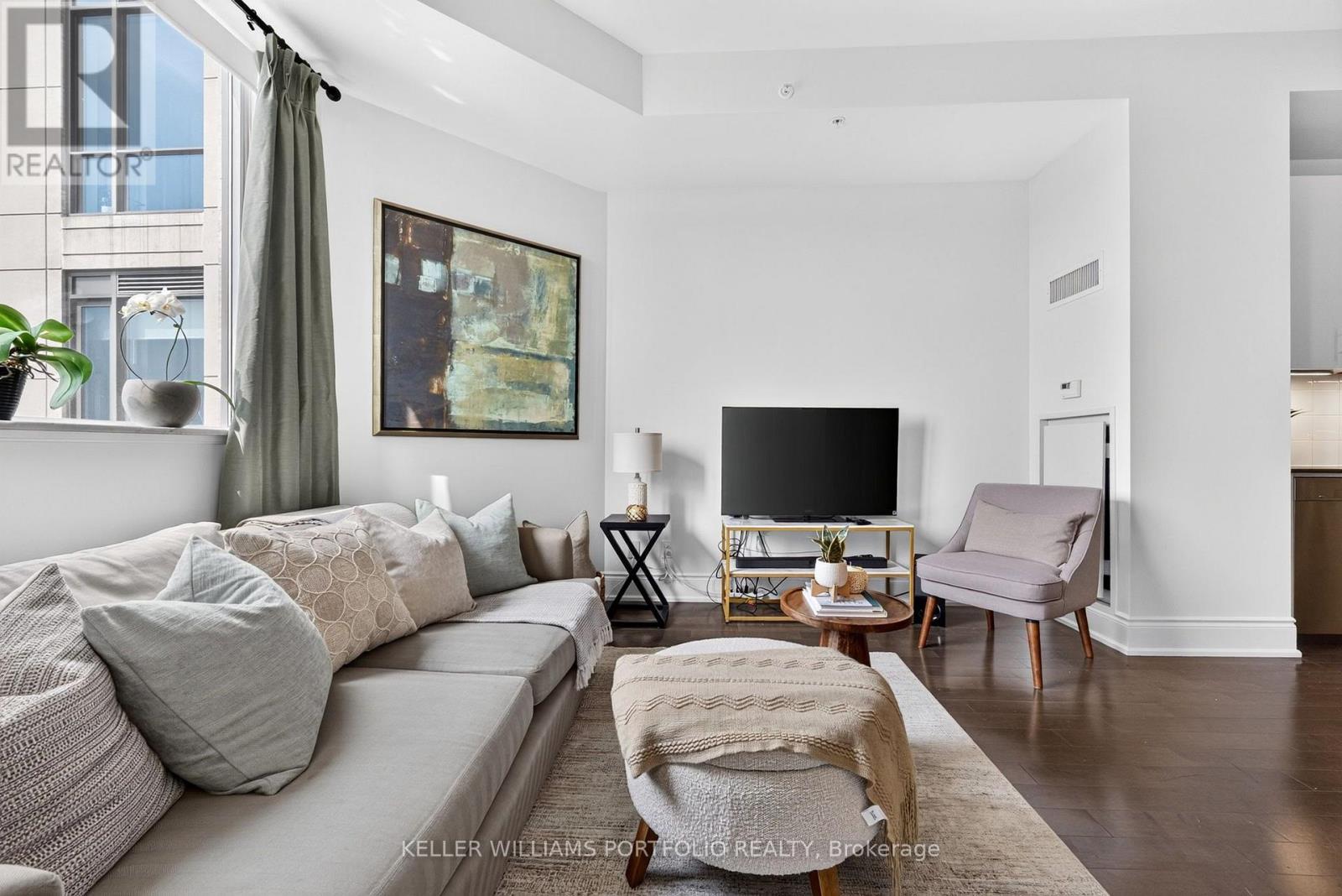 802 - 23 GLEBE ROAD W