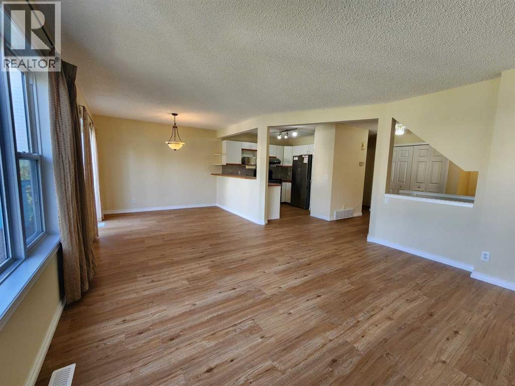 717 Harvest Hills Drive NE