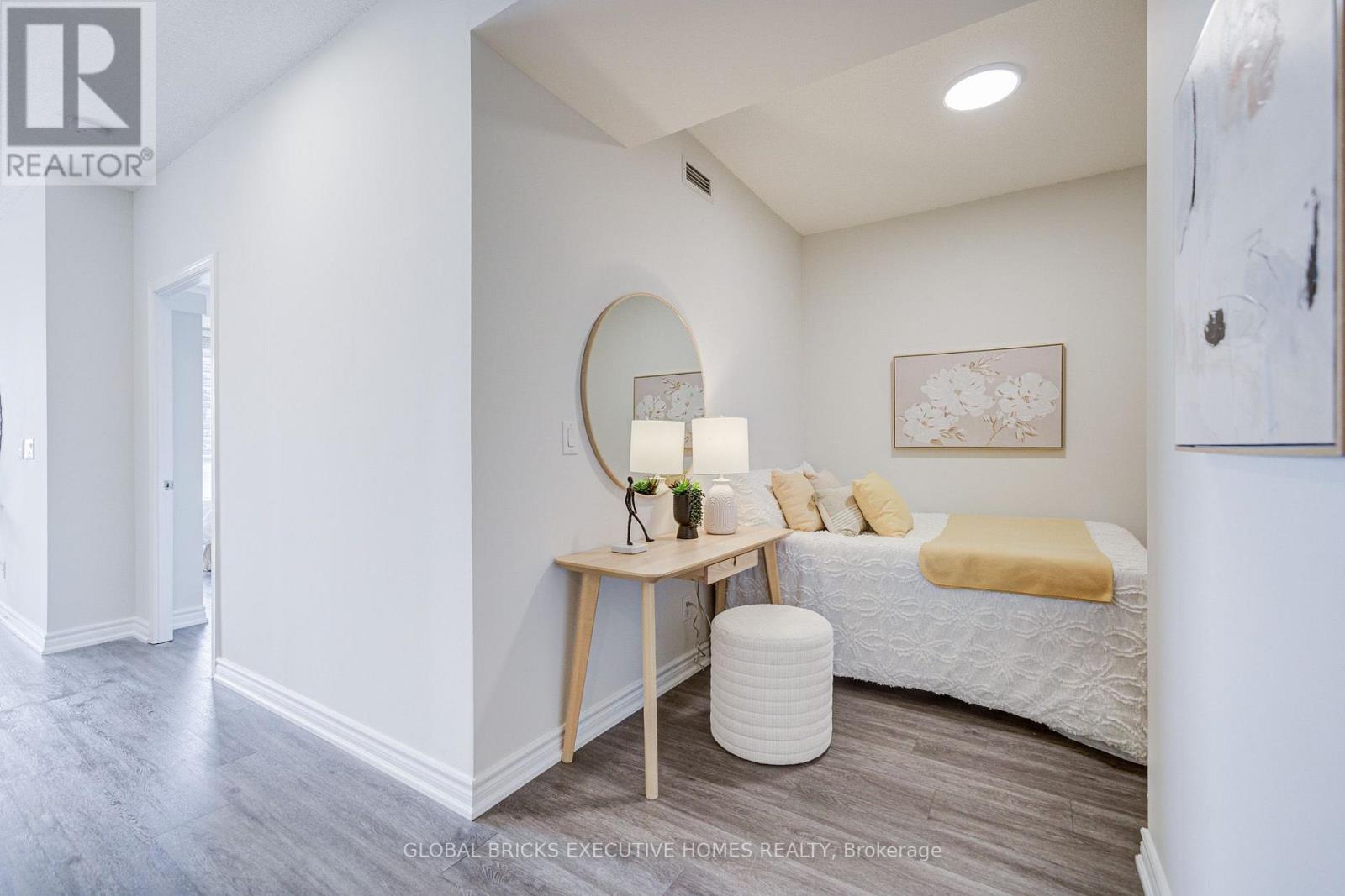 2911 - 388 PRINCE OF WALES DRIVE